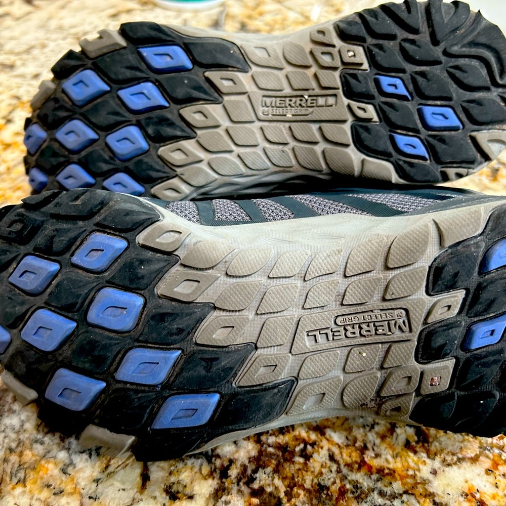 Size 7 Merrell Shoes - Picture 3 of 7